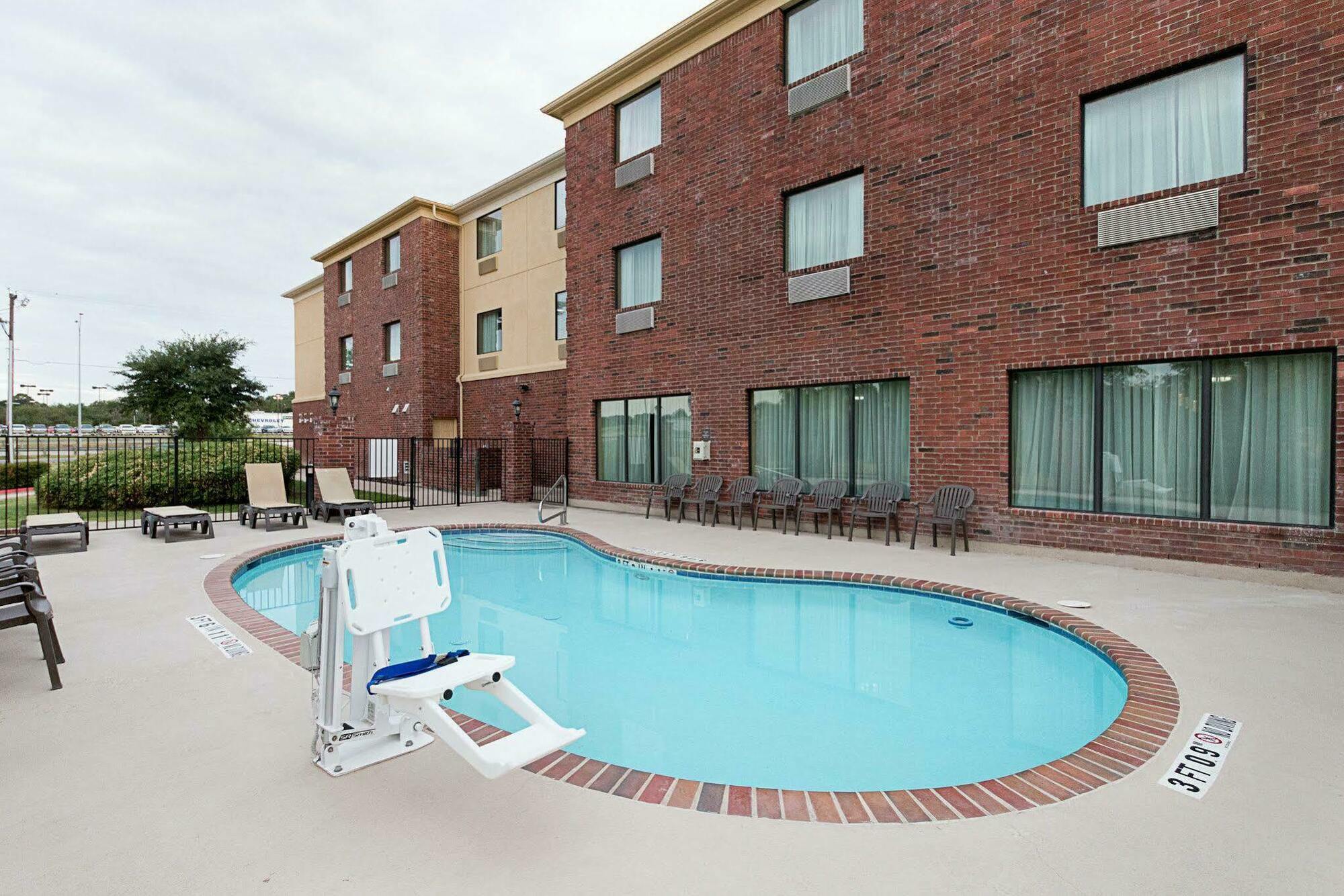Comfort Suites Ennis Kültér fotó